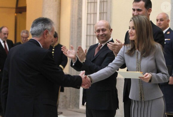 Felipe et Letizia d'Espagne radieux au palais du Pardo, à Madrid le 19 février 2013, pour la remise des Prix nationaux de la Culture.
