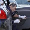 Robert De Niro sort de la voiture, déjà maquillé, pendant le tournage de Grudge Match à la Nouvelle Orléans le 19 février 2013.