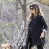 Monica Cruz (enceinte) va se promener avec ses chiens à Madrid. Le 20 février 2013
