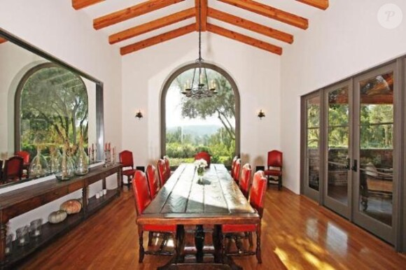LeAnn Rimes et Eddie Cibrian vont s'installer dans cette superbe demeure située à Hidden Hills en Californie.