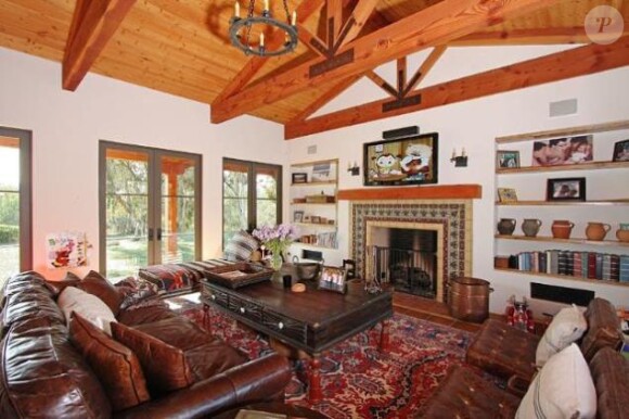 LeAnn Rimes et son mari Eddie Cibrian vont s'installer dans cette superbe demeure située à Hidden Hills en Californie.