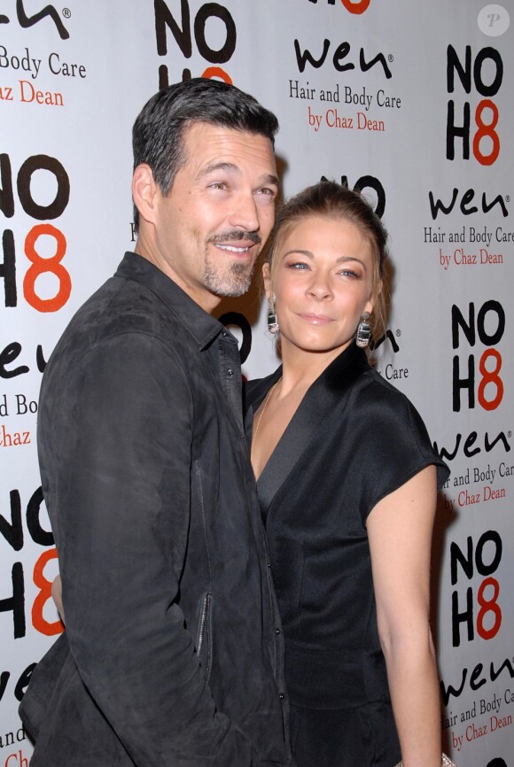Eddie Cibrian et sa femme LeAnn Rimes à la soirée NOH8 Campaign 4th Anniversary Celebration, le 12 décembre 2012.