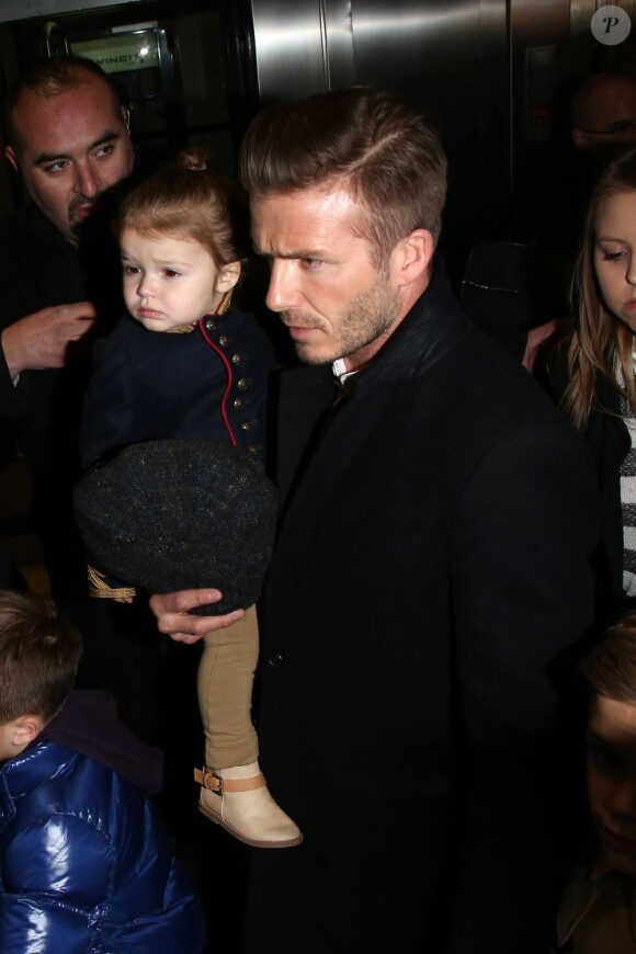 David Beckham et sa petite Harper lors de l'arrivée de la famille à Paris lundi 18 février 2013