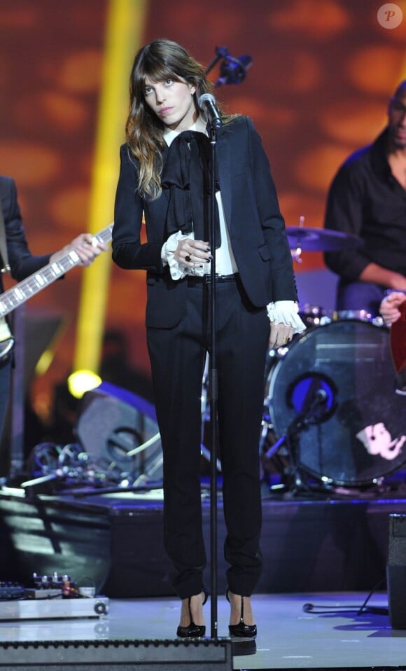 Lou Doillon habillée en Saint Laurent lors des Victoires de la Musique 2013 au Zénith de Paris. Le 8 février 2013.