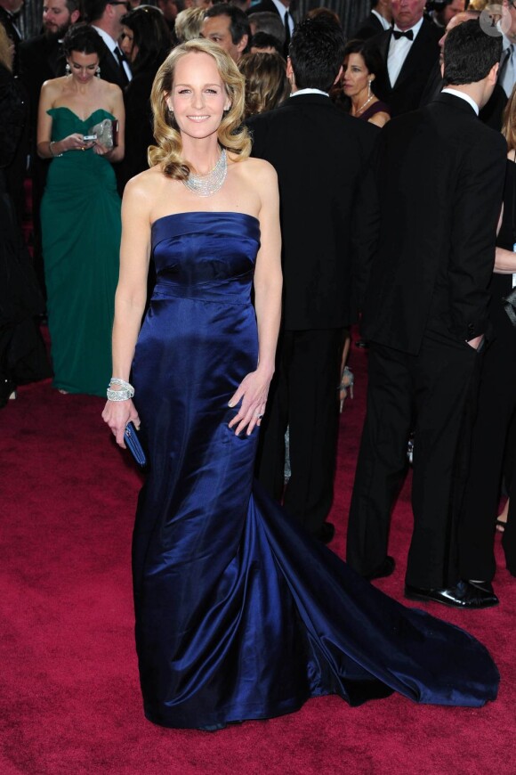 La comédienne Helen Hunt à son arrivée aux Oscars 2013 dans une robe H&M
