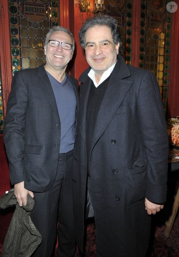 Laurent Ruquier et Raphaël Mezrahi pour la 200e d'"Inconnu à cette adresse" au Théâtre Antoine à Paris, le 25 février 2013.