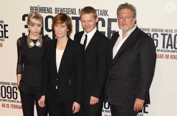 Antonia Campbell-Hughes (qui joue Natascha Kampusch), la réalisatrice Sherry Hormann, Thure Lindhardt (qui incarne Wolfgang Priklopil) et le producteur Martin Moszkowicz lors de l'avant-première du film 3096 jours à Vienne en Autriche le 25 février 2013