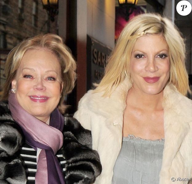 Tori Spelling et sa mère Candy Spelling, à Broadway pour la comédie musicale How to Succeed in Business without Really Trying, à New York, le 3 avril 2011.