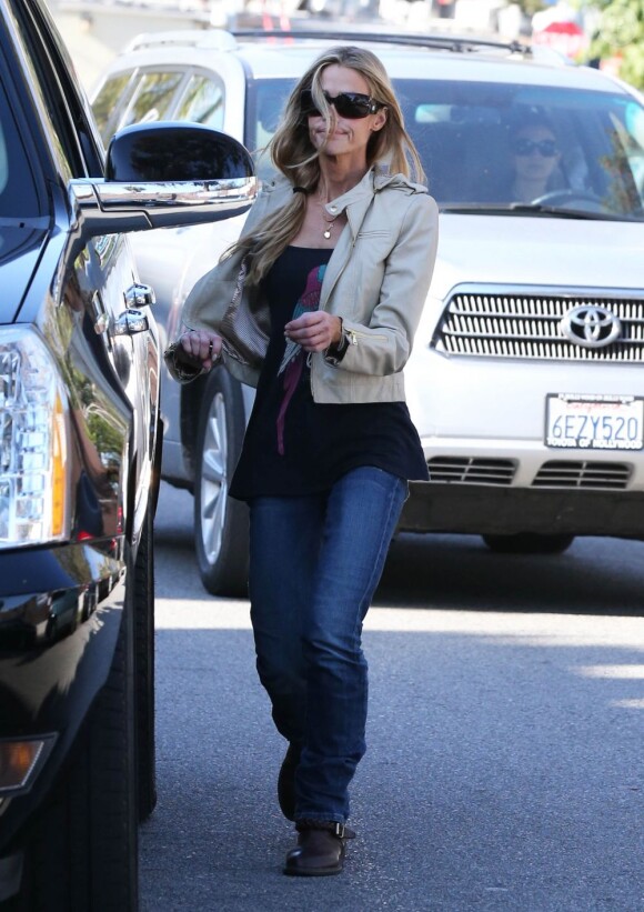 L'actrice Denise Richards va chercher ses filles Sam, Lola et Eloise à l'école à Los Angeles le 26 février 2013.