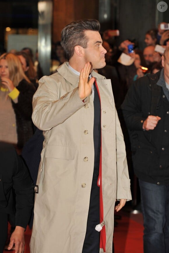 Le séduisant Robbie Williams a présenté la nouvelle collection de sa ligne de vêtements pour homme, Farrell, à Berlin le 26 février 2013.