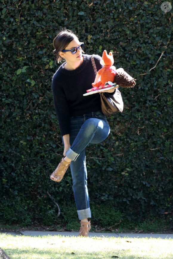 Rachel Bilson se rend au domicile de l'actrice Kristen Bell, situé dans le quartier de Los Feliz, qui a organisé une baby shower, le 25 février 2013.