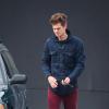 Andrew Garfield embarassé par sa voiture sur le tournage de The Amazing Spider-Man 2 à Brooklyn, New York, le 26 février 2013.