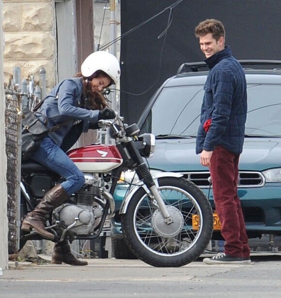 Andrew Garfield et Shailene Woodley s'éclatent sur le tournage de The Amazing Spider-Man 2 à New York, le 26 février 2013.
