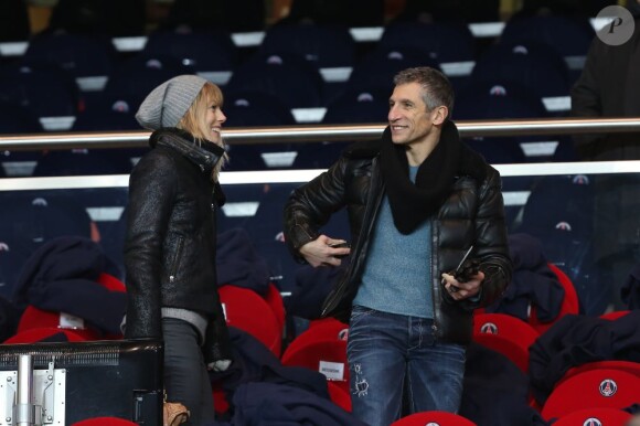 Nagui et sa femme Mélanie Page lors du match entre le Paris Saint-Germain et l'Olympique de Marseille (2-0) le 27 février 2013 à Paris