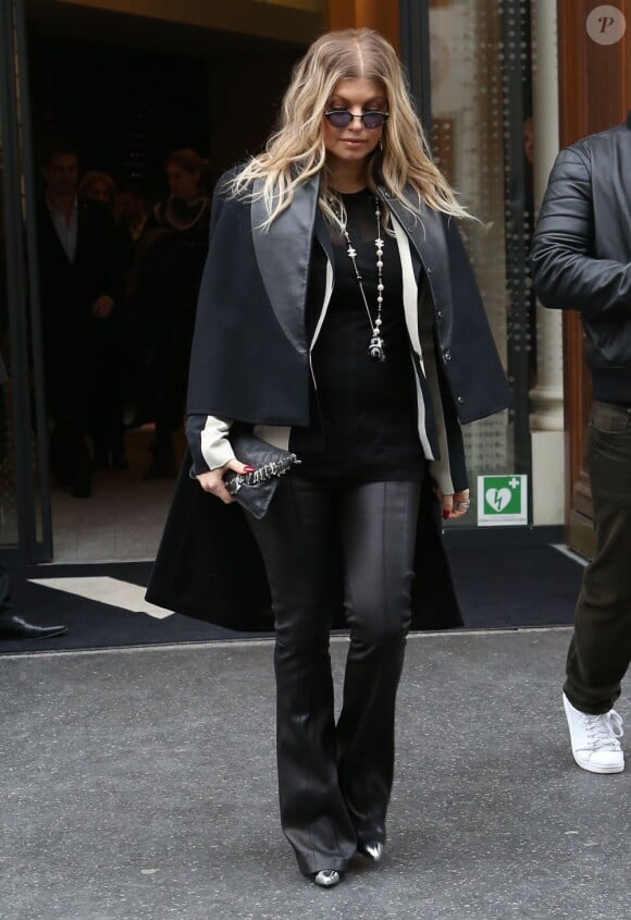 La chanteuse Fergie quitte l'hôtel W pour se rendre à la mairie de Paris où a lieu le défilé Balmain. Le 28 février 2013.