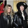 Fergie et Cher assistent au défilé Balmain automne-hiver 2013-2014 à la mairie de Paris. Le 28 février 2013.