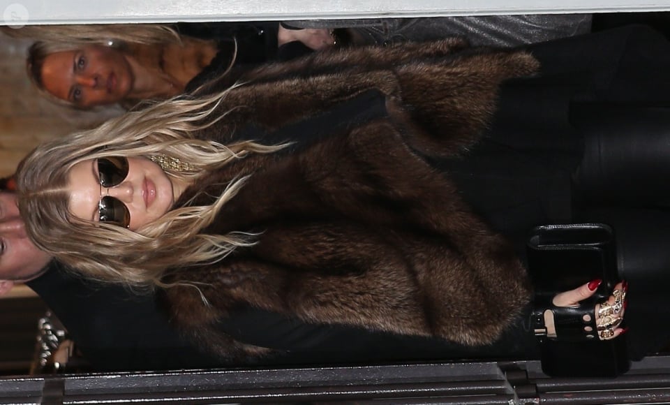 Fergie, enceinte, quitte la boutique Rick Owens située dans la Galerie de Valois. Paris, le 28 février 2013.
