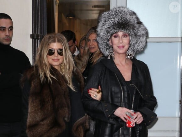 Les chanteuses Fergie et Cher quittent la boutique Rick Owens située dans la Galerie de Valois. Paris, le 28 février 2013.