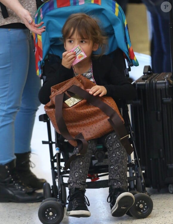 Honor, 4 ans, accompagne sa mère Jessica Alba à Paris. Los Angeles, le 28 février 2013.