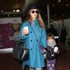 Jessica Alba et sa fille Honor arrivent à l'aéroport Roissy Charles de Gaulle. Le 1er mars 2013.