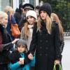 Jessica Alba et sa fille Honor font du shopping à Paris, le 2 mars 2013.