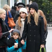 Jessica Alba à Paris : Après la tour Eiffel, le shopping avec sa fille Honor
