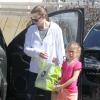 L'actrice Jennifer Garner emmène sa fille Violet à une fête d'anniversaire à Santa Monica, le 3 mars 2013.