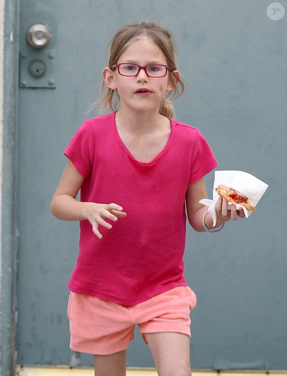 Jennifer Garner emmène sa fille Violet à une fête d'anniversaire à Santa Monica, le 3 mars 2013.