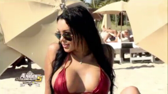 Les Anges de la télé-réalité 5: Nabilla affole en bikini, Amélie clashe Capucine