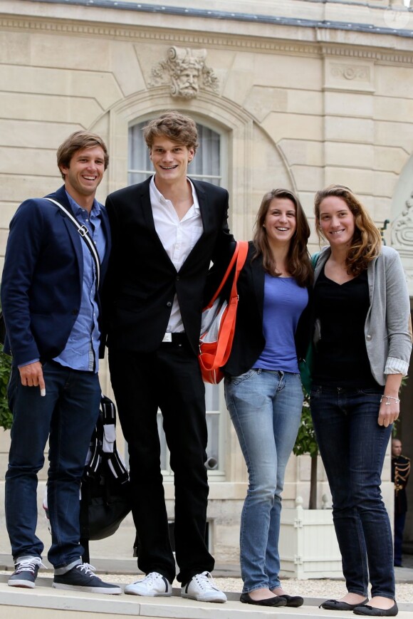 Clément Lefert, Yannick Agnel, Camille Muffat et Charlotte Bonnet lors d'une réception au palais de l'Elysée à Paris le 17 septembre 2012
