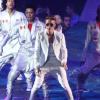 Justin Bieber et ses danseurs en concert à Londres, le 4 mars 2013.