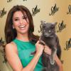 Eva Longoria a participé au lancement d'une campagne pour Sheba à New York City, le 6 mars 2013. Elle prend la pose avec un chat dans les bras.