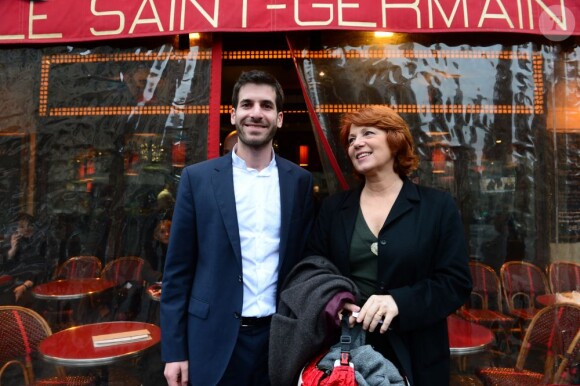 Véronique Genest aux côtés du journaliste franco-israélien Jonathan-Simon Sellem à Paris, le 7 mars 2013