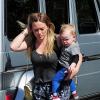 Hilary Duff et son mari Mike Comrie emmènent leur petit Luca à une fête d'anniversaire à Studio City (Los Angeles), le samedi 9 mars 2013.