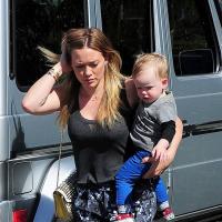 Hilary Duff : Toujours lookée, elle emmène son petit Lucas à un anniversaire
