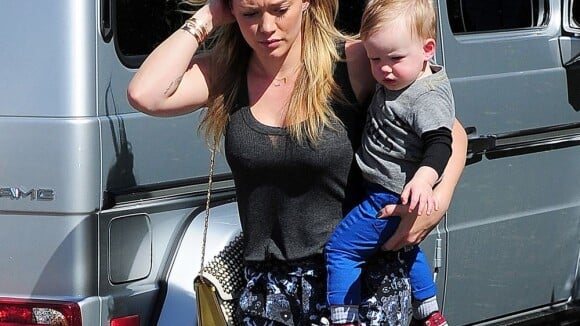 Hilary Duff : Toujours lookée, elle emmène son petit Lucas à un anniversaire