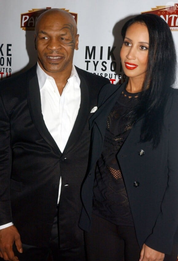 Mike Tyson et son épouse Kiki Tyson lors de la première du spectacle Mike Tyson : Undisputed Truth au Pantages Theatre de Hollywood le 8 mars 2013