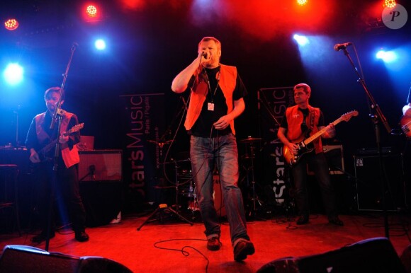 Un concert de soutien en faveur des Gilets Rouges, les salariés de Virgin dont l'avenir est à ce jour très incertain, a été donné au Divan Du Monde à Paris, le 12 mars 2013.