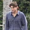 Ashton Kutcher va rejoindre des amis dans un café à Hollywood, le 10 février 2013.