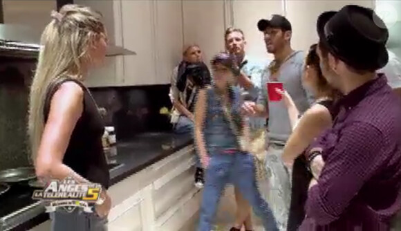 Clash entre Aurélie, Amélie et Samir dans Les Anges de la télé-réalité 5 le jeudi 14 mars 2013 sur NRJ 12