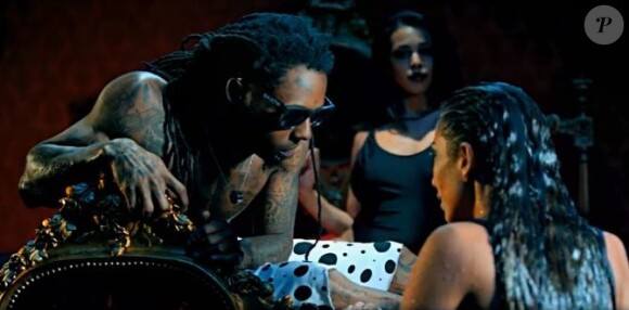 Lil Wayne dans le clip de Love Me (feat. Drake et Future), extrait de l'album I am not a human being II disponible le 26 mars.
