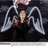 Victoire Migeot (Confédération Nationale des Junior Entreprises) prend la pose lors de la soirée 2 000 Femmes chantent contre le cancer le 7 mars 2013 à l'Olympia