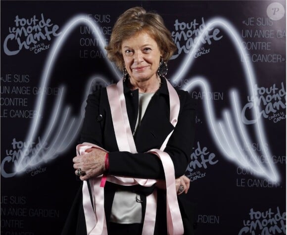 Aude de Thuin, fondatrice du Women's Forum, prend la pose lors de la soirée 2 000 Femmes chantent contre le cancer le 7 mars 2013 à l'Olympia