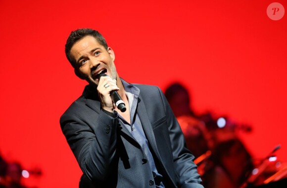 Emmanuel Moire lors de la soirée évènement 2 000 Femmes chantent contre le cancer à l'Olympia le 7 mars 2013