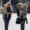 Jessica Simpson, enceinte, accompagnée de sa fille Maxwell Johnson fait du shopping chez Toys 'R' Us avec sa soeur Ashlee Simpson et son fils Bronx et leur mère Tina à Studio City, le 16 mars 2013