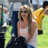 Radieuse, Britney Spears a assisté samedi 17 mars au match de football de ses deux garçons Jayden et Sean, dans le quartier de Encino à Los Angeles. Un peu plus tard, le papa des deux enfants, et ex-compagnon de la chanteuse, Kevin Federline, est venu assister à l'événement.