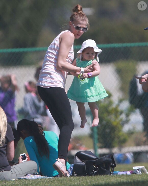 La chanteuse Britney Spears a assisté samedi 17 mars au match de football de ses deux garçons Jayden et Sean, dans le quartier de Encino à Los Angeles. Un peu plus tard, le papa des deux enfants, et ex-compagnon de la chanteuse, Kevin Federline, est venu assister à l'événement.
