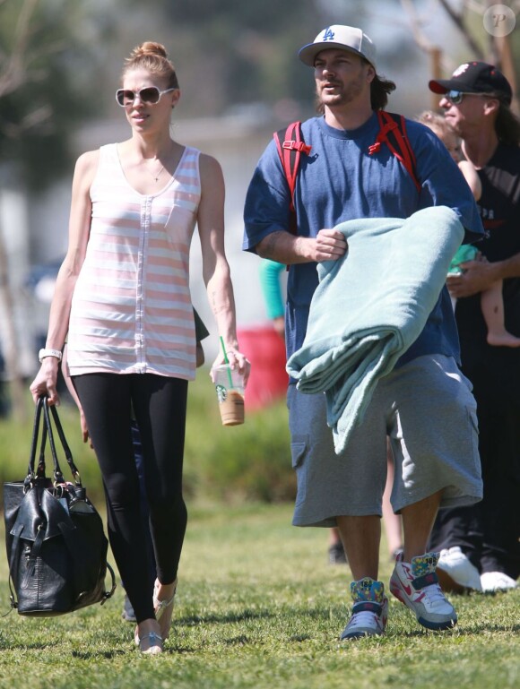 La chanteuse Britney Spears a assisté samedi 17 mars au match de football de ses deux garçons Jayden et Sean, dans le quartier de Encino à Los Angeles. Un peu plus tard, le papa des deux enfants, et ex-compagnon de la chanteuse, Kevin Federline, est venu assister à l'événement.