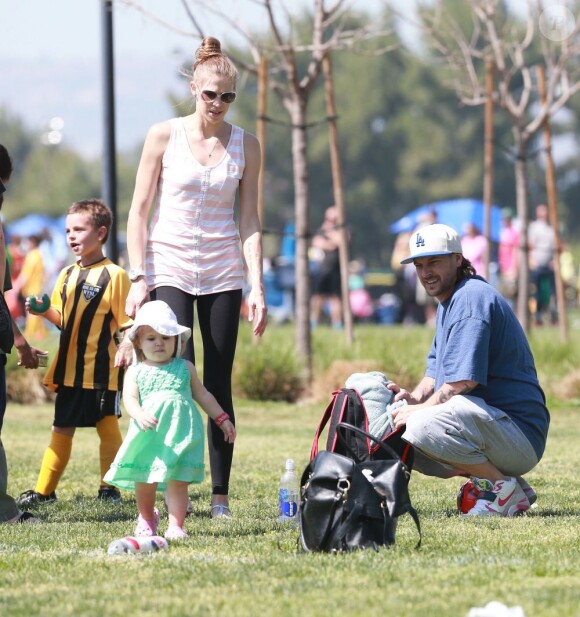 La chanteuse Britney Spears a assisté samedi 17 mars au match de football de ses deux garçons Jayden et Sean, dans le quartier de Encino à Los Angeles. Un peu plus tard, le papa des deux enfants, et ex-compagnon de la chanteuse, Kevin Federline, est venu assister à l'événement.