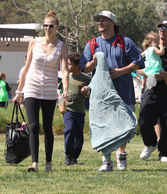 La chanteuse Britney Spears a assisté samedi 17 mars au match de football de ses deux garçons Jayden et Sean, dans le quartier de Encino à Los Angeles. Un peu plus tard, le papa des deux enfants, et ex-compagnon de la chanteuse, Kevin Federline, est venu assister à l'événement.